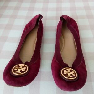 tory burch suede flats in beautiful red wine tone!